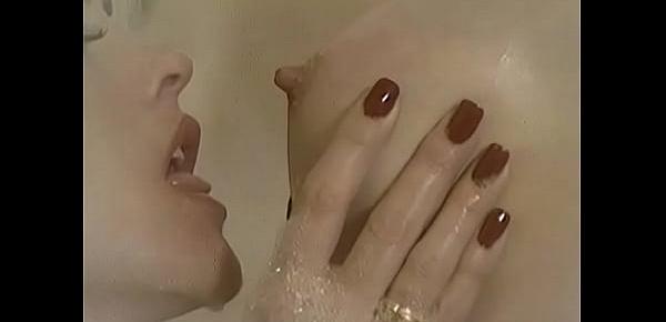  Anna Nicole Smith - Exposed 1- lesbian bath scene